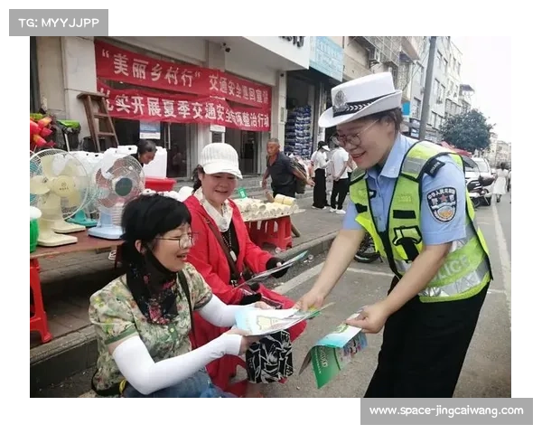 宾川村BA赛场成交通安全讲堂，警民互动提升法规意识