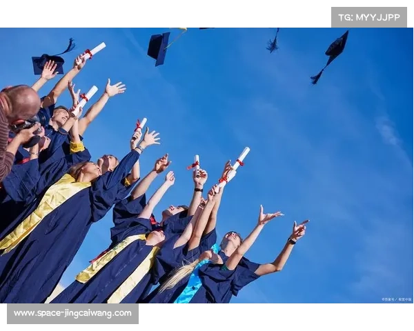 民航大学队长罚下后微笑挥手致意，主场观众掌声响彻场馆